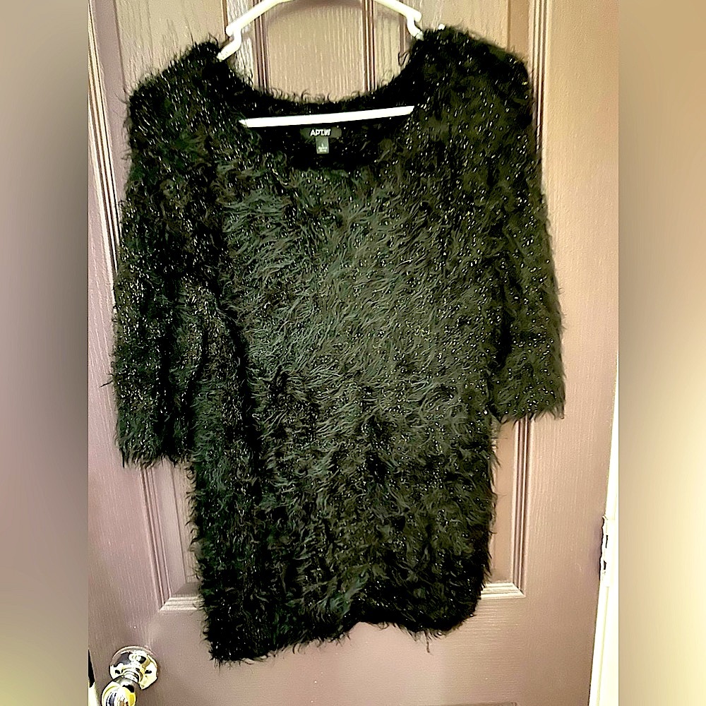 Apt 9 short sleeve crew neck shaggy sweater black with gold size Large